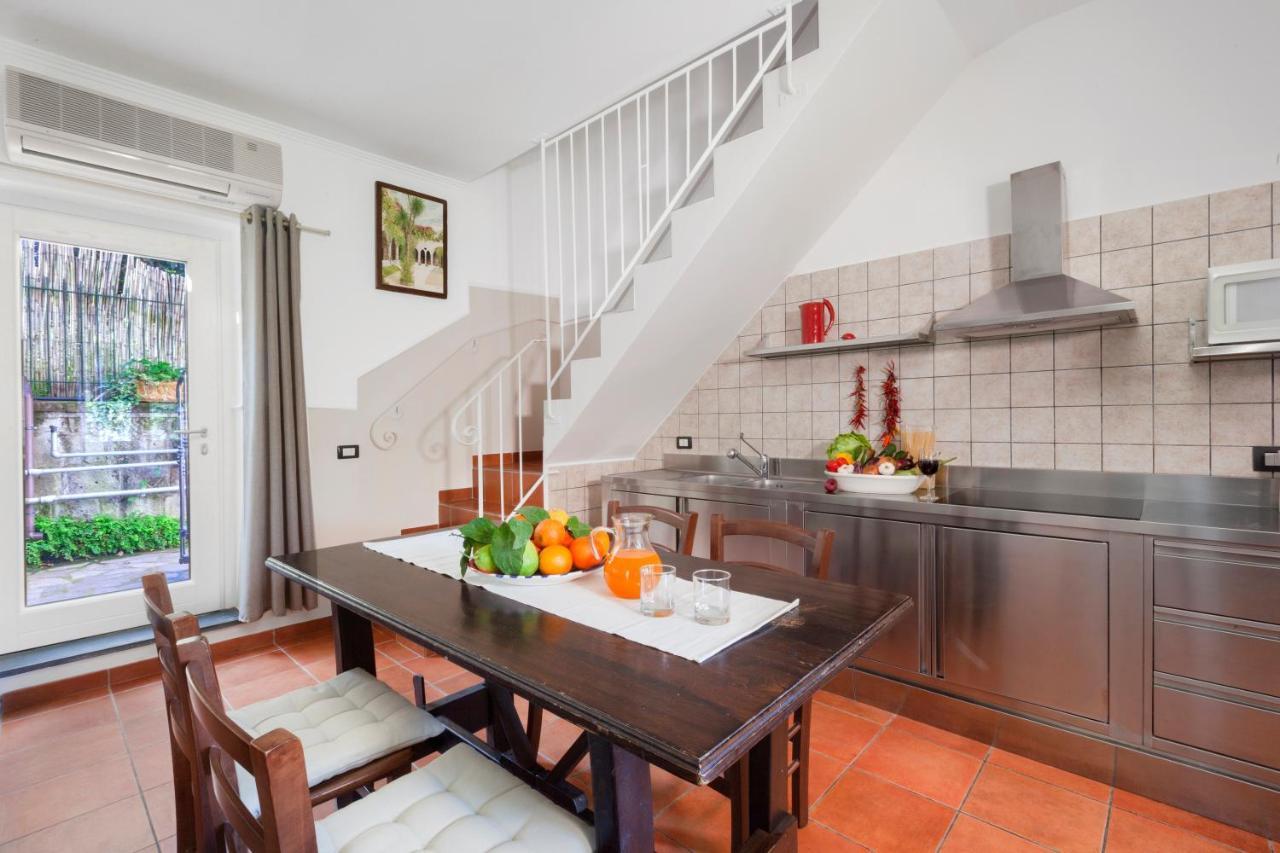 Casa Sorrento, Immerso Nel Verde A Pochi Passi Dal Centro Eksteriør billede