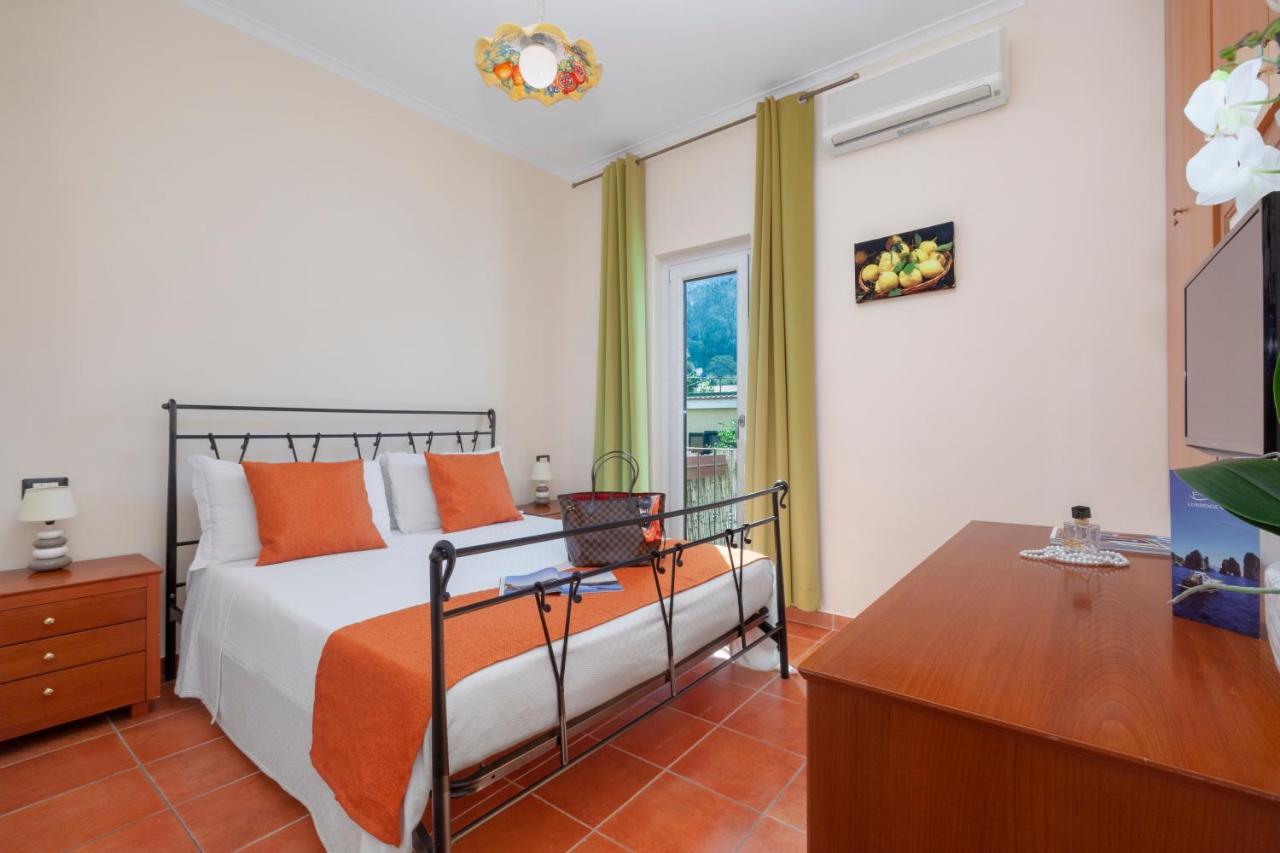 Casa Sorrento, Immerso Nel Verde A Pochi Passi Dal Centro Eksteriør billede
